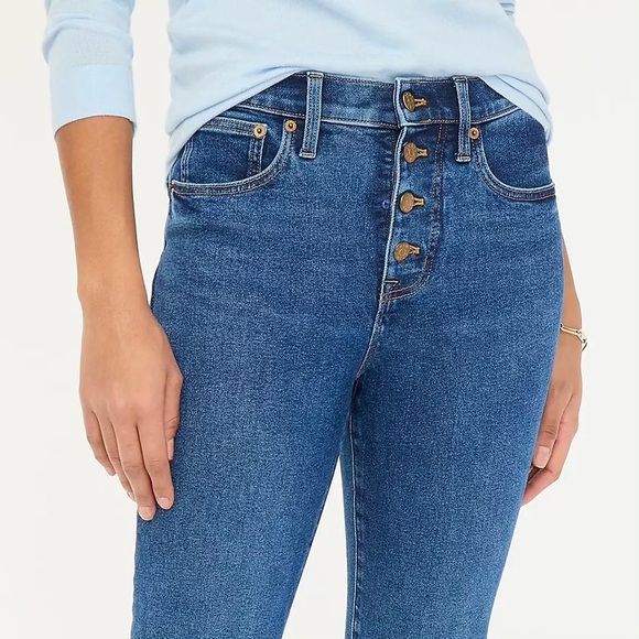 👖 J. Crew, Marina Wash Button-Through Essential Straight All-Day Stretch Jean - Picture 4 of 16